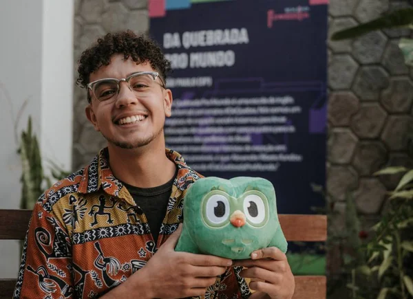 Duolingo mostra histórias inspiradoras em nova campanha