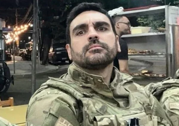 Policial civil fardado
