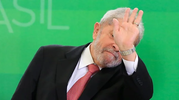 Lula entra com recurso para que processo contra ele continue no STF
