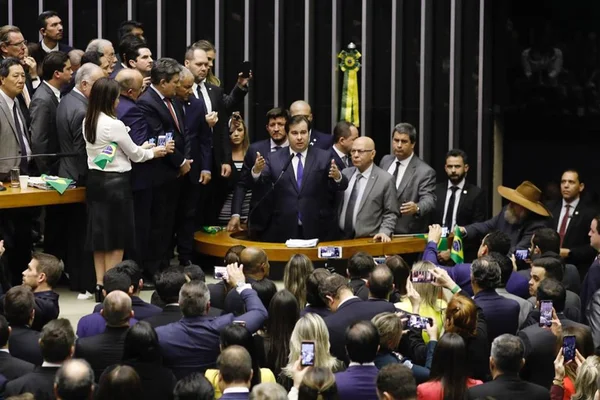Análise: sem “nova política”, Maia comanda aprovação da Previdência