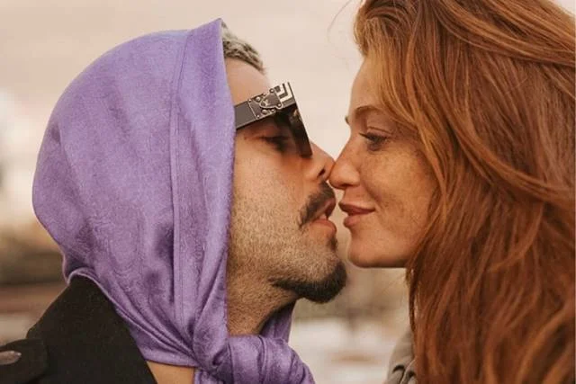 Recentemente, a modelo Cintia Dicker afirmou em entrevista que ela e seu marido, Pedro Scooby, já transaram na poltrona do avião durante um voo Rio-Lisboa Recentemente, a modelo Cintia Dicker afirmou em entrevista que ela e seu marido, Pedro Scooby, já transaram na poltrona do avião durante um voo Rio-Lisboa