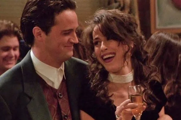 Atriz de Friends diz que Matthew Perry a visitou após morte