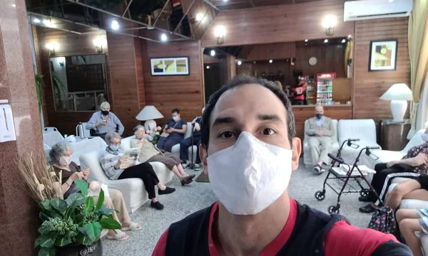 Sem vagas em Montevidéu, torcedor do Flamengo fica em lar de idosos
