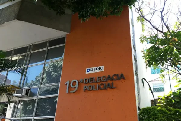 Imagem colorida, Filha é presa no RJ por torturar e roubar aposentadoria da própria mãe - Metrópoles
