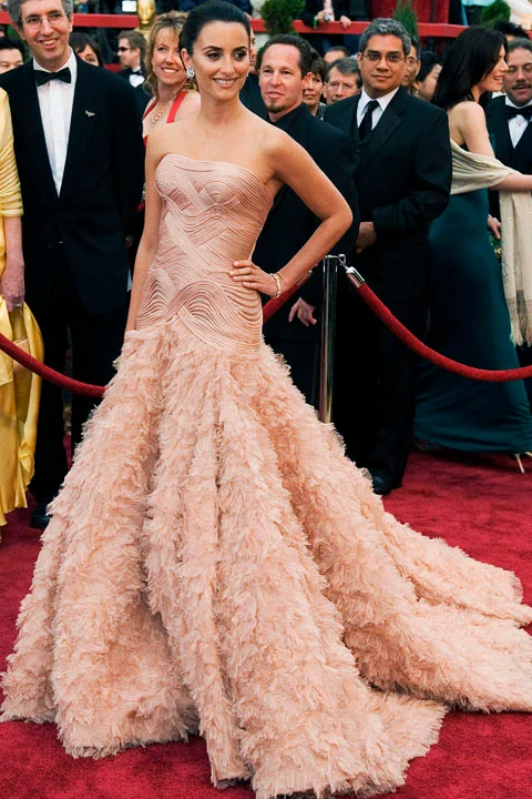 Penelope Cruz optou por Atelier Versace no Oscar de 2007 Penelope Cruz optou por Atelier Versace no Oscar de 2007