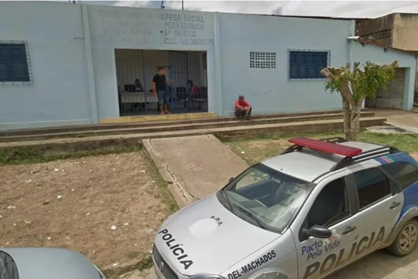 Mãe é presa por causar morte de bebê após escondê-lo em armário