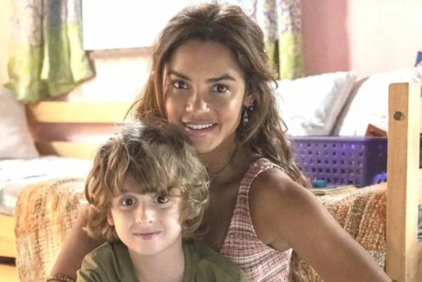 Foto colorida de Brisa e Tonho em Travessia - Metrópoles
