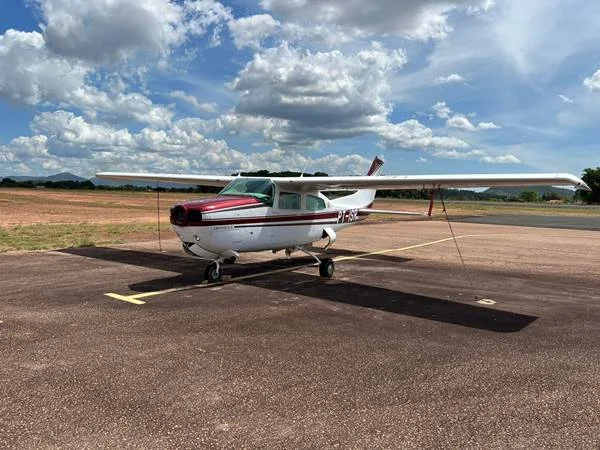 PF prende duas pessoas acusadas de roubar aeronave apreendida
