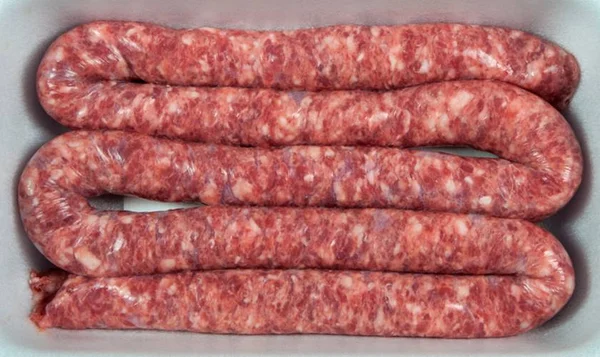 Frigoríficos vendiam linguiça com carne de cabeça e até papelão