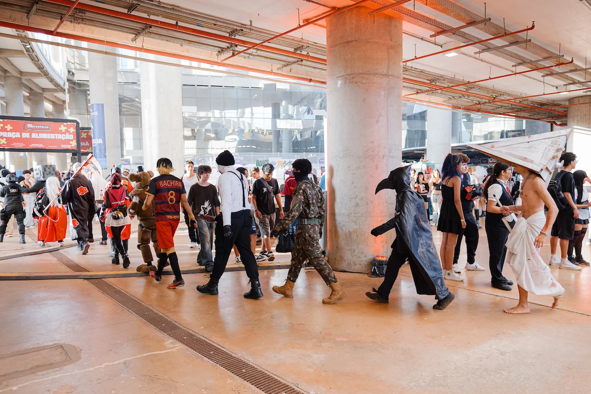 Cosplayers participam do evento Cosplayers participam do evento
