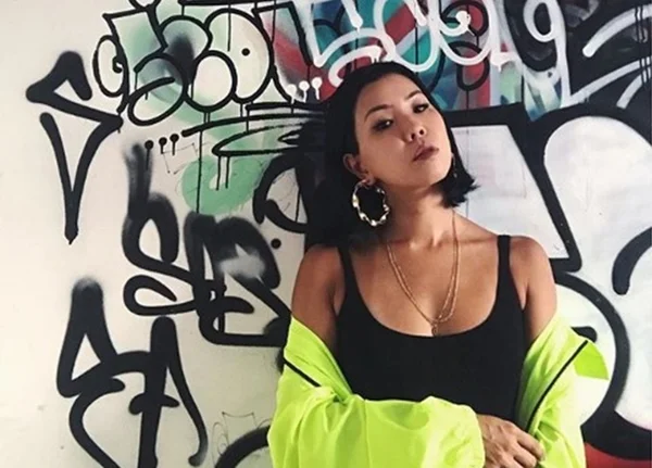 Conheça Carla Arakaki, DJ que promove a força da mulher no rap