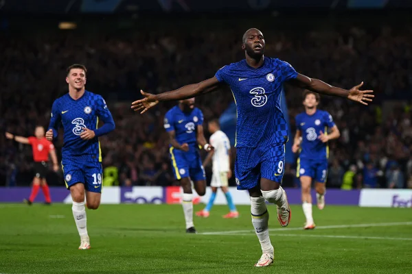 Chelsea bate Zenit com gol de Lukaku e Juventus passa fácil por time sueco
