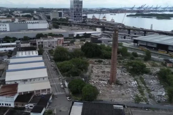 Foto colorida do terreno do Gasômetro, local adquiido pelo Flamengo para construção de estádio - Metrópoles