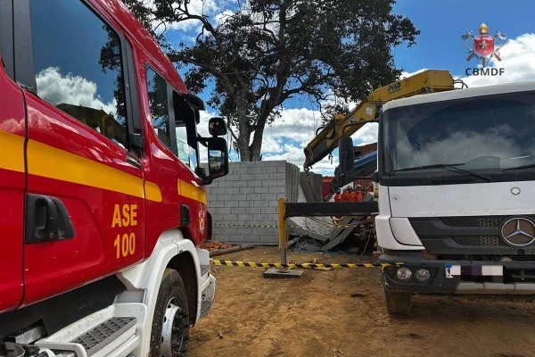 Operário morre após ser atingido por placas de concreto