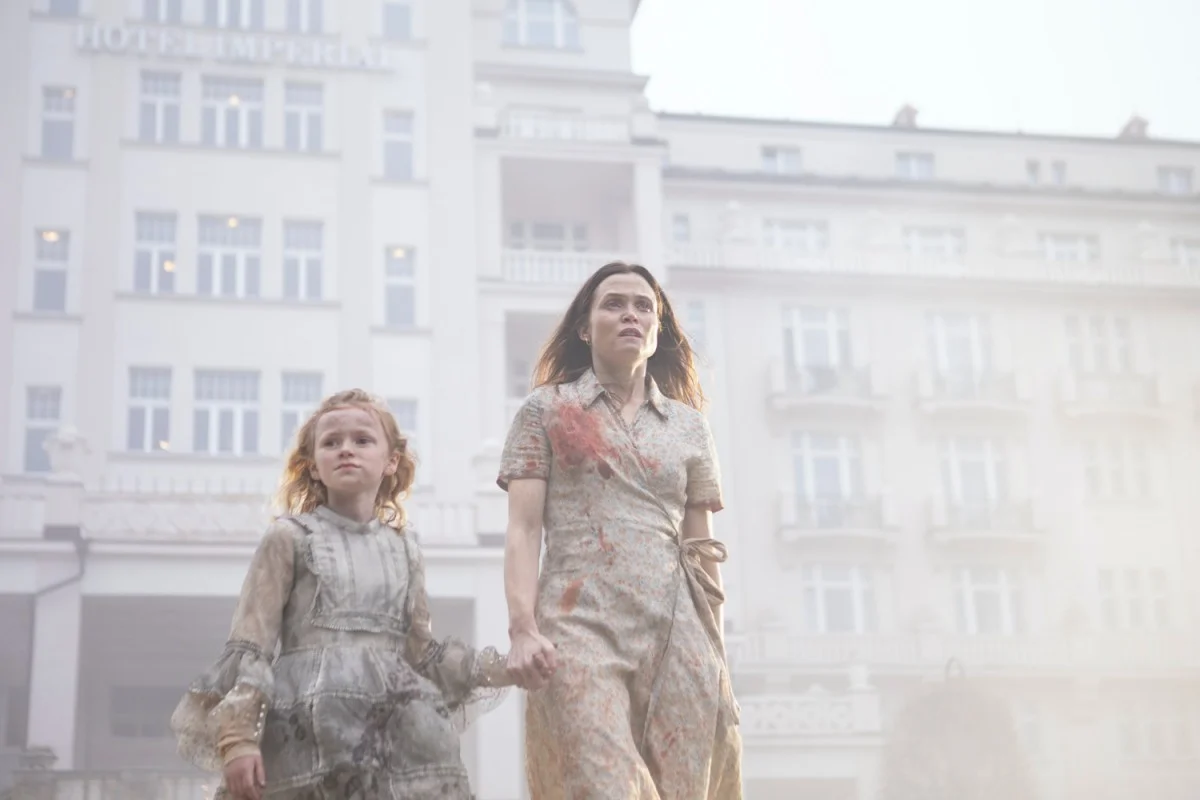 <b>Kadaver</b> Vivendo um escasso período de fome após um desastre nuclear, uma família de três pessoas é convidada para um evento de caridade em um hotel, onde os convidados serão alimentados. Tudo corre bem, até que, uma a uma, as pessoas começam a desaparecer, desencadeando uma sombria trama <b>Kadaver</b> Vivendo um escasso período de fome após um desastre nuclear, uma família de três pessoas é convidada para um evento de caridade em um hotel, onde os convidados serão alimentados. Tudo corre bem, até que, uma a uma, as pessoas começam a desaparecer, desencadeando uma sombria trama