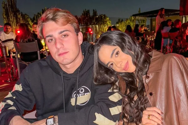 Mariely Santos está noiva de André Santis