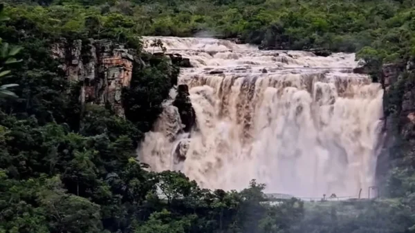imagem colorida volume impressionante salto corumba