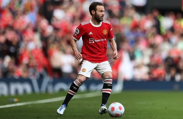 Imagem colorida de Juan Mata pelo Manchester United