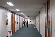 Os agentes passaram toda a manhã vasculhando o gabinete do deputado