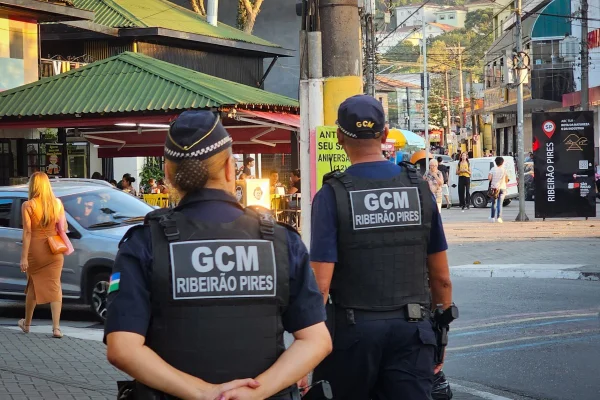 Agentes da guarda civil municipal (GCM) de Ribeirão Pires, na Grande SP. Comandante e guardas são acusados pelo MPSP de integrar milícia. - Metrópoles