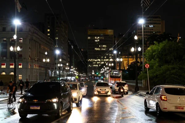 Promotoria mira contrato de iluminação na capital e presidente da SP Regula