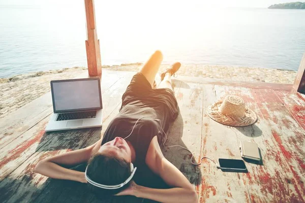 Estudo descobre as 10 melhores músicas contra o estresse e a depressão