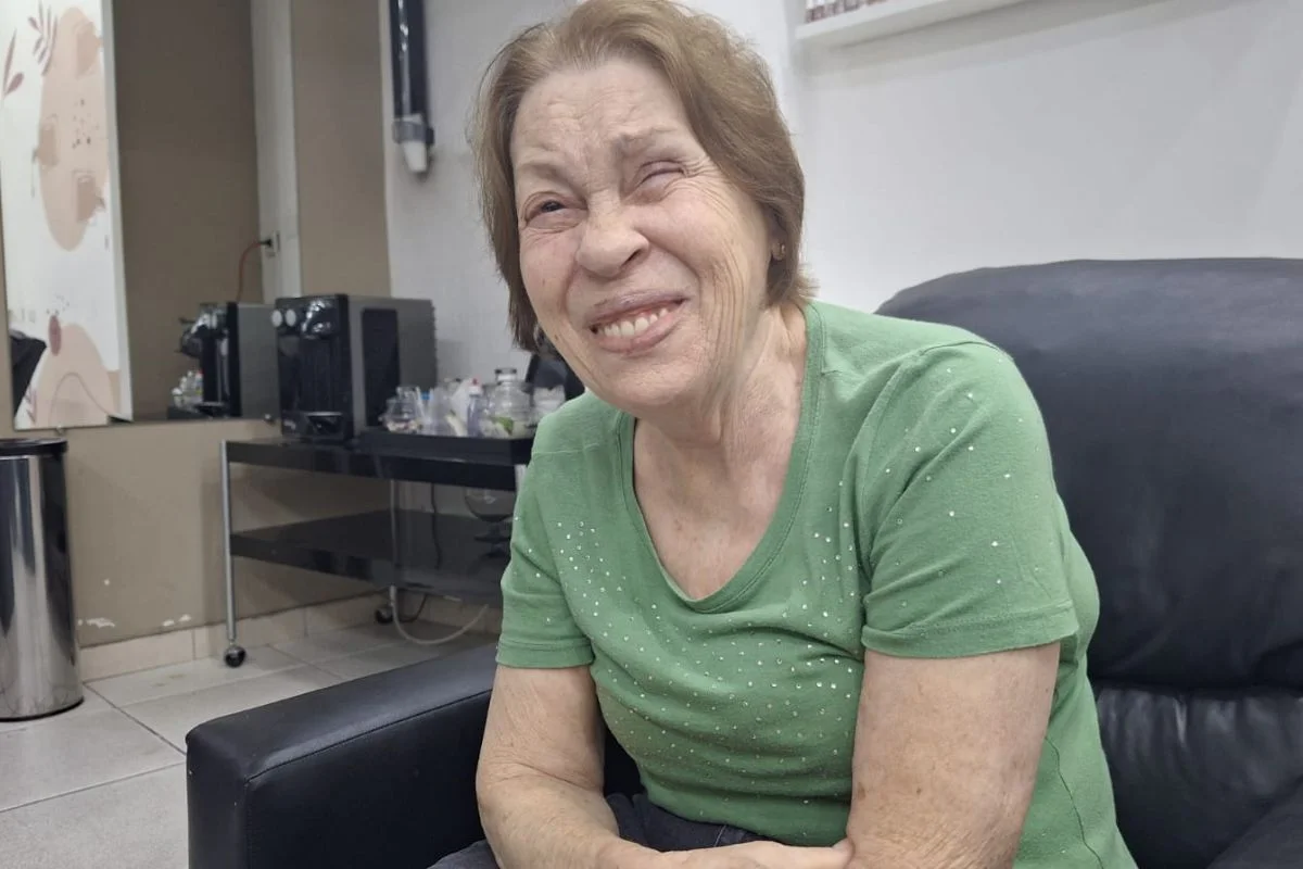 Helena diz que está desanimada com a "política suja", mas foi convencida pela irmã a votar no 2º turno Helena diz que está desanimada com a "política suja", mas foi convencida pela irmã a votar no 2º turno