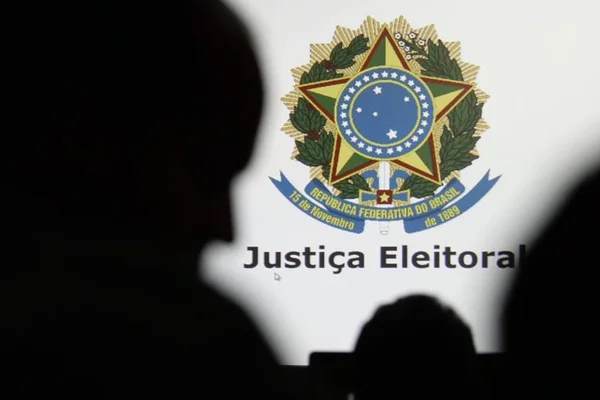 TSE determina que votos de João e Janete Capiberibe sejam validados
