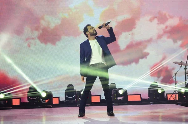 Luciano Camargo faz show de primeiro trabalho gospel dele neste sábado