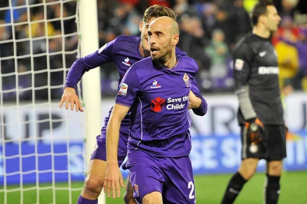Fiorentina vence fora e reduz diferença para os líderes do Italiano