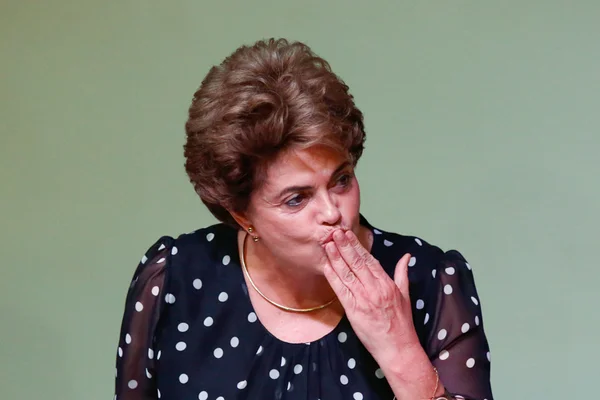 Dilma recorre a STF contra medida que acelera o rito de impeachment