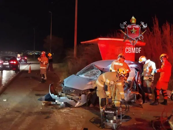 Motorista de 52 anos morre na DF-180 após colisão frontal com ônibus