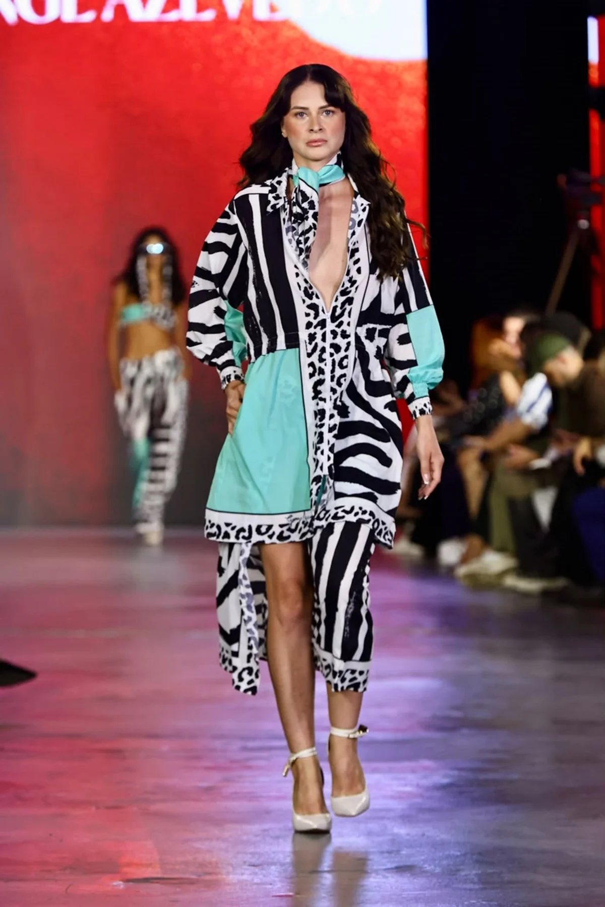 Cores saturadas marcaram o desfile Cores saturadas marcaram o desfile