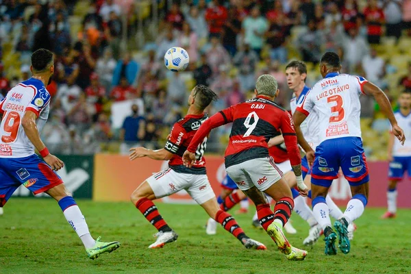 Lance que originou polêmica com arbitragem entre Flamengo e Bahia