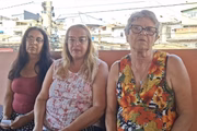 Leda Pimenta, Margarete Moraes e Maria das Dores Queiroz: moradoras têm se reunido para tentar negociar tarifa