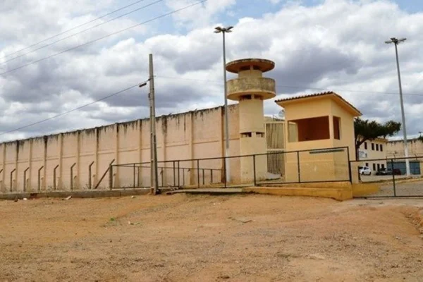 Detentos iniciam rebelião com princípio de incêndio em presídio na PB