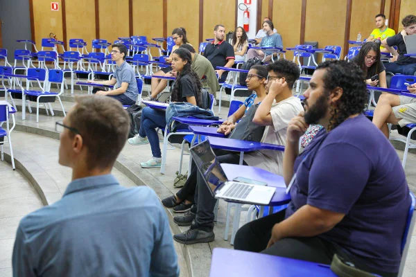 UnDF/ESCS publica edital com 160 vagas para medicina e enfermagem