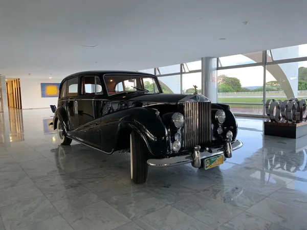 Rolls-Royce deixa prédio do Planalto para manutenção de 30 dias