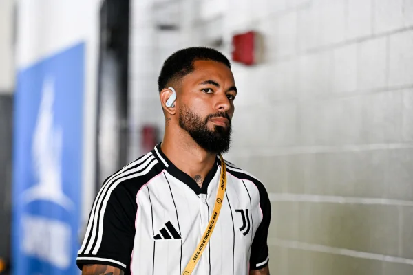 Foto colorida de Douglas Luiz, da Juventus - Metrópoles