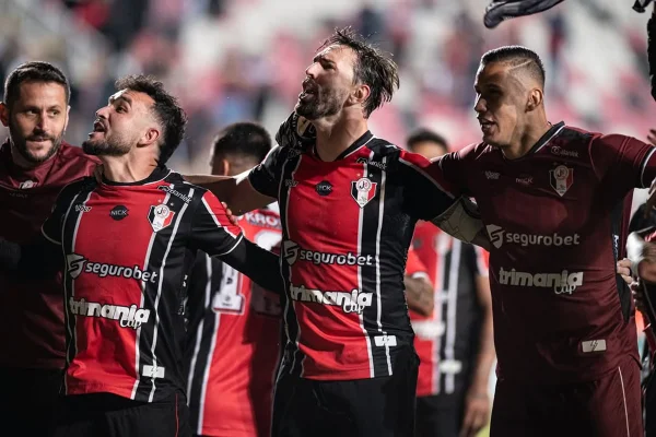 Jogadores do Joinville comemoram resultado no Brasileirão Will Bank Série D