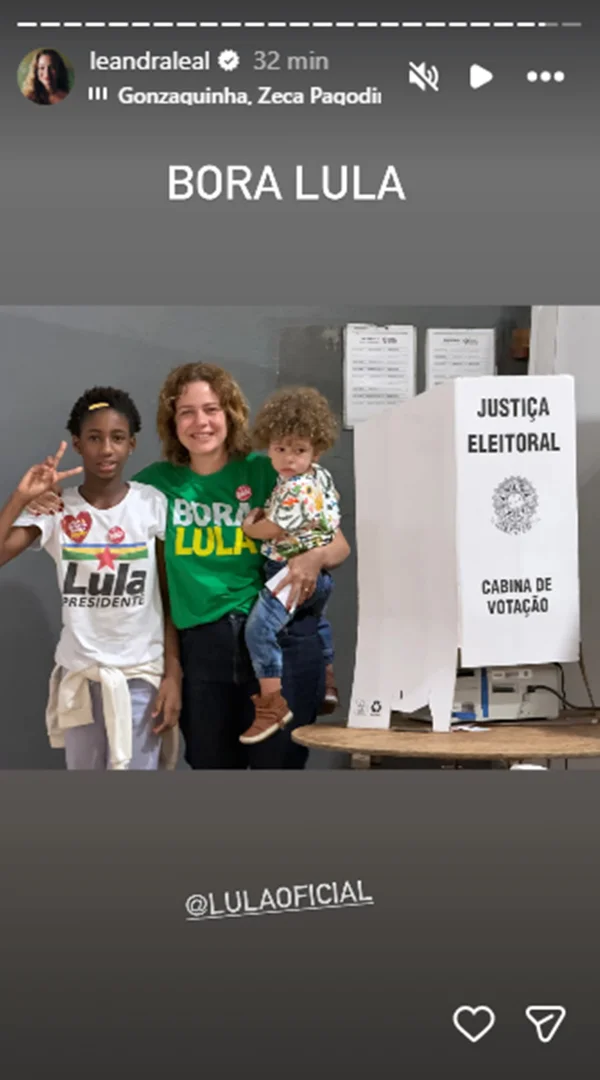 Famosos vão às urnas no primeiro turno das Eleições 2026. Veja - destaque galeria Famosos vão às urnas no primeiro turno das Eleições 2026. Veja - destaque galeria