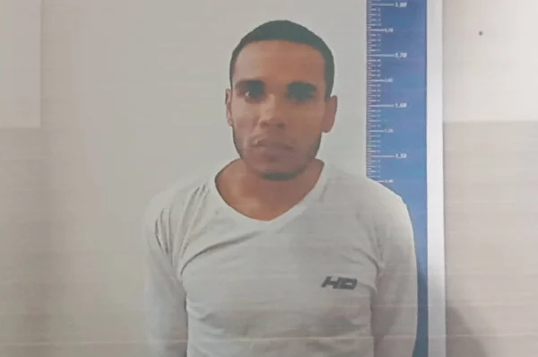 Foto colorida de Edinaldo Pereira Souza, líder de facção resgatado de presídio na Bahia