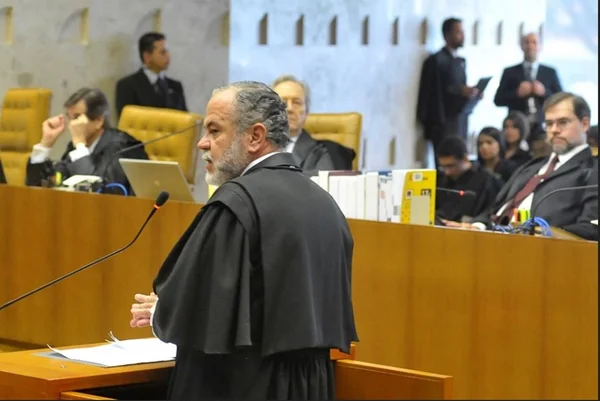 PHS indica criminalista Castellar Modesto para vice de Marina Silva