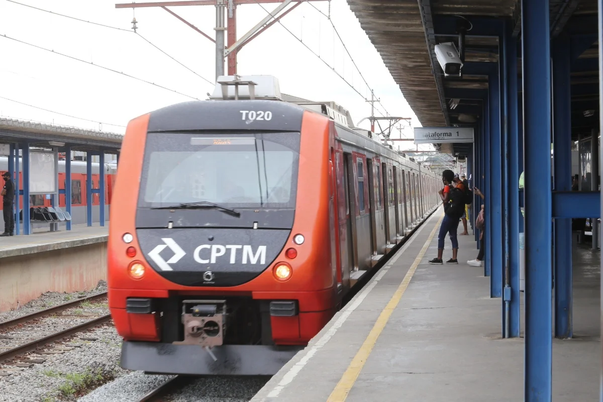 passageiros desmaiam linha 12 safira