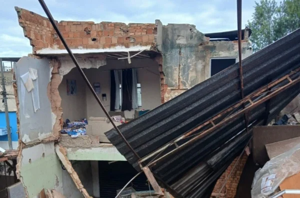 Desabamento de casa em Juiz de Fora (MG)