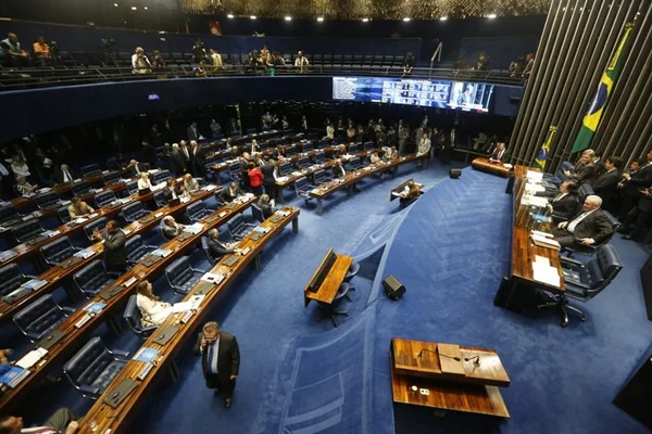 Aécio e Lindbergh sugerem emendas para revisão da cessão onerosa