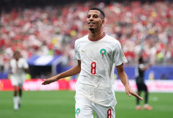 Marrocos brilha no segundo tempo, vence o Canadá e avança às quartas
