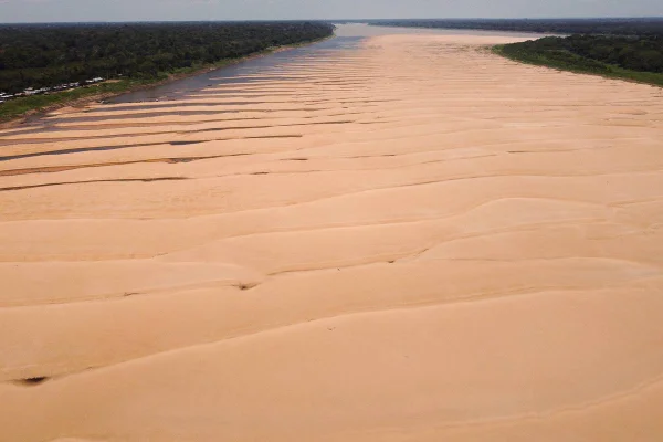 Imagem colorida da comunidade de Porto Praia