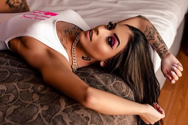 Em meio a polêmica de “vender” menor de idade, MC Mirella fala de Deus