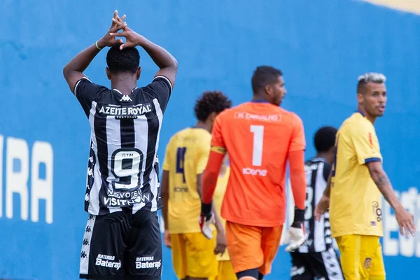 Com reservas, Botafogo cai em Madureira e perde no Carioca